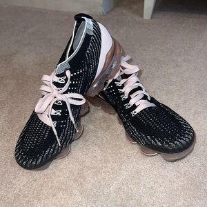 Nike Black and Pink Athletic Shoes with Modern Design